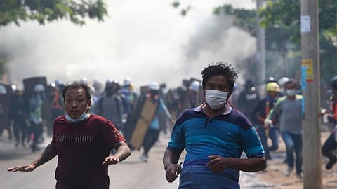 إيقاف أكثر من 125 ألف مدرس بسبب معارضتهم الانقلاب في ميانمار