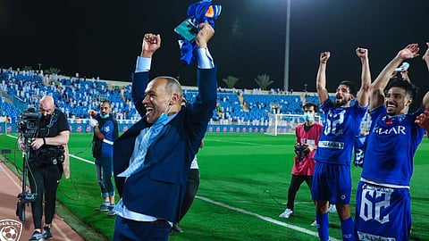4 مدربين بموسم واحد.. الهلال يتحدى مبدأ الاستقرار في مشوار التتويج بالدوري