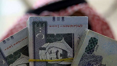 وزارة الموارد البشرية: عدم صرف الرواتب في الإجازة مخالفة