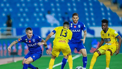 ناقد رياضي يسخر من حكم مباراة الهلال والتعاون: «مجرد صدفة»