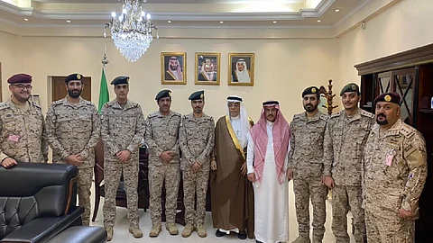 بالصور.. سفير السعودية في السودان يقلد 7 ضباط رتبة عقيد