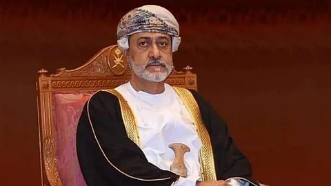 سلطان عُمان يوجه بتوفير 32 ألف فرصة عمل خلال العام الجاري
