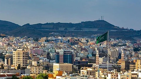 تنبيهات الأرصاد: أمطار وسحب رعدية ورياح نشطة على بعض مناطق المملكة.. الأربعاء