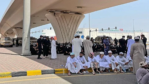 احتجاجات شمال عمان للمطالبة بوظائف.. وشرطة السلطنة تنفي سقوط قتيل