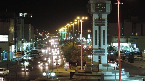 عودة الكهرباء بعرعر إثر انقطاع مفاجئ.. وتوجيه بحلول بديلة لتلافي فصل الخدمة