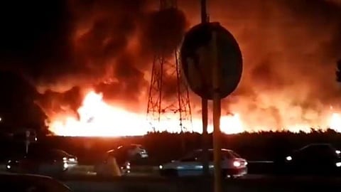 حريق كبير في مصنع كيماويات إيراني بالأهواز.. وتكتم على الأسباب