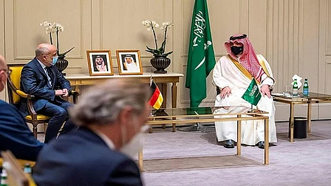 وزير الداخلية يبحث في ألمانيا تعزيز القدرات التقنية الأمنية