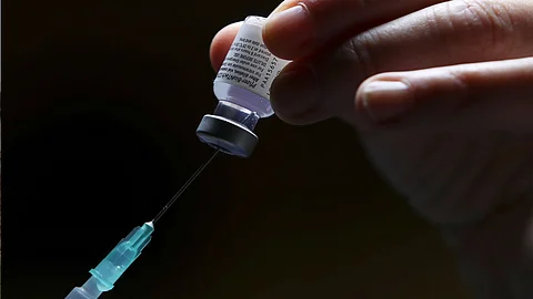 بينها دولة خليجية.. أكثر 11 بلدًا تطعيمًا ضد كورونا