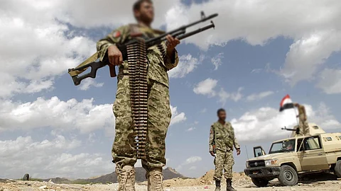 الجيش اليمني: مقتل وإصابة عناصر حوثية بقصف مدفعي وجوي