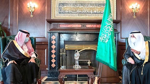 بالصور.. أمير تبوك يستقبل وزير التجارة والإعلام المكلف