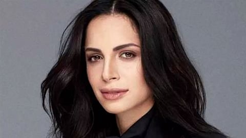 الفنانة المصرية آمال ماهر تعلن اعتزالها الفن