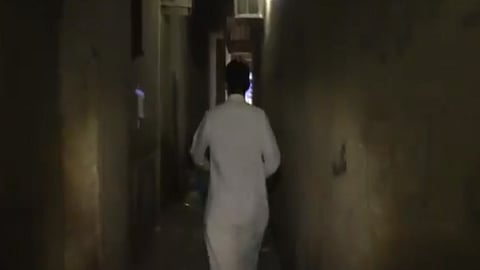 حي البطحاء بالرياض.. عمالة تحوله إلى وكر للمخالفات وبيع التنباك