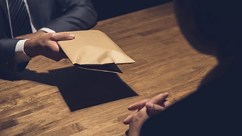 اعتقال «مراقب الشرطة» السلوفاكية بعد قبوله رشاوى نقدية وإلكترونية