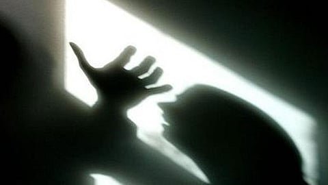 مقطع متداول لاعتداء خادمة على طفلة.. و«الوطنية لحقوق الإنسان» تتفاعل