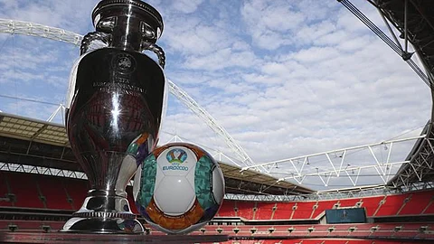 «يويفا» يتفاوض لحضور جماهير الدول الأخرى نهائيات «يورو 2020» في بريطانيا