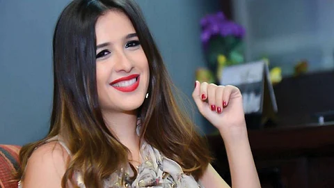 ياسمين عبد العزيز تحتفل بتخرج ابنتها من المدرسة
