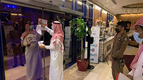 أمانة جدة تنفِّذ 4140 جولة وتغلق 53 منشأة مخالفة للاحترازات