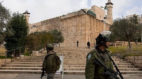 مستوطنون إسرائيليون يجرفون «حيًّا تاريخيًّا» قرب الحرم الإبراهيمي