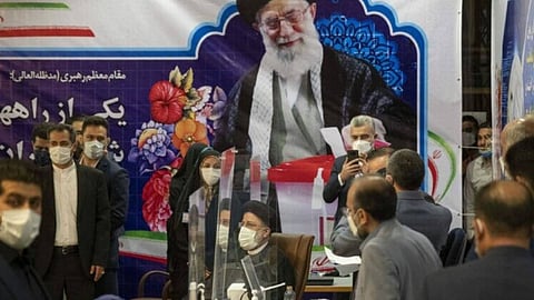 تقرير: صراع «الإصلاحيين والمتشددين» الإيرانيين فخ للتغرير بالغرب