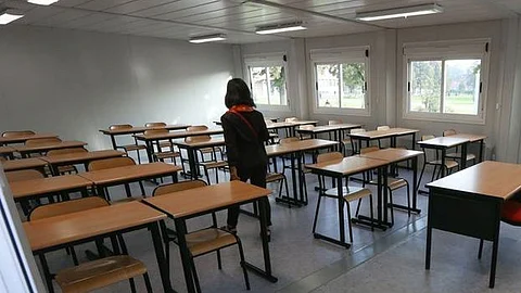 أمريكية تتنكر في زي مراهقة لتثبت انعدام الأمن في مدرسة ابنتها