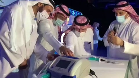 فيديو يسجل تدشين أول جهاز للتنفس الصناعي «صناعة سعودية»