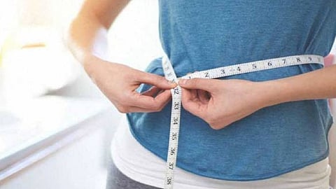 إخصائية: تقدِّم نصائح لفقدان الوزن «دون حمية غذائية أو رياضة»