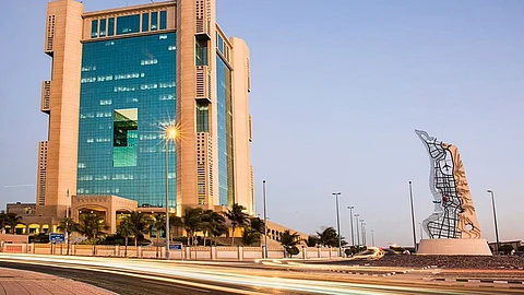 إحباط بيع 20 طن مواد غذائية مجهولة المصدر وفاسدة بجدة