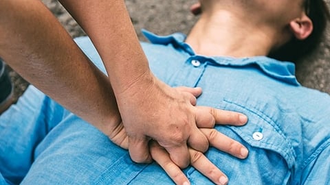 «CPR».. «الصحة» توضح طريقة الإنعاش القلبي الرئوي