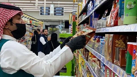 إغلاق 36 منشأة مخالفة للإجراءات الاحترازية بالعاصمة المقدسة