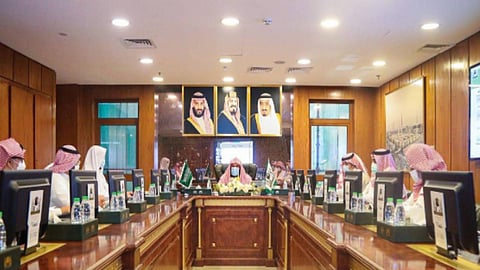 «السديس» يجتمع بالمجلس الاستشاري استعدادًا لموسم الحج