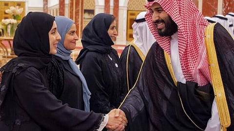 «فرانس إنفو»: ولي العهد جعل السعوديات أكثر فاعلية في سوق العمل