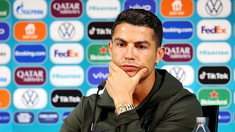 بالفيديو.. 5 مليارات دولار خسائر كوكاكولا بسبب كريستيانو رونالدو
