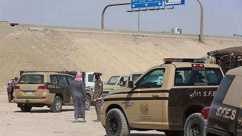 قوات «الأمن البيئي» تضبط 4 أشخاص ينقلون الرمال ويجرفون التربة بجدة