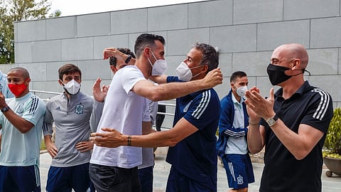 بوسكيتس يعود إلى صفوف منتخب إسبانيا عقب تعافيه من كورونا