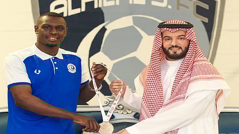 الهلال يكرم طارق حامدي عقب تأهله إلى الألعاب الأولمبية في طوكيو