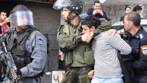 الاحتلال يعتقل 11 فلسطينيًا عقب اقتحامه حفل زفاف بدير الأسد