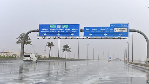 «الحصيني» يتوقع أمطارًا وحبات برد على مرتفعات 4 مناطق