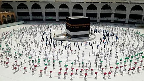 «الحج»: اختيار الحجاج عبر النظام والمعايير الصحية.. وليس الأسبقية
