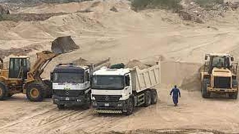 إدارة «المجاهدين» تضبط 9 معدات لتجريف الأراضي ونهل الرمال بالشرقية