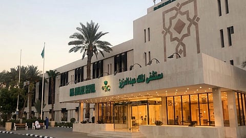 فريق طبي بجدة ينقذ أذن طفلة من البتر بسبب حادث مروري