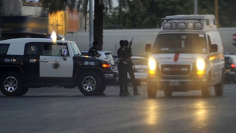 الإطاحة بمخالفين بالرياض أتلفا أجهزة للصرف الآلي وبحوزتهما سبائك ذهب