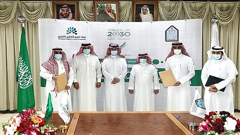 «تقويم التعليم» وجامعة الإمام توقعان عقودًا لاعتماد 17 برنامجًا أكاديميًّا