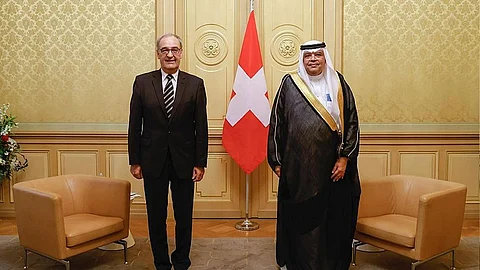 عادل سراج يُسلم أوراق اعتماده سفيرًا للمملكة في سويسرا