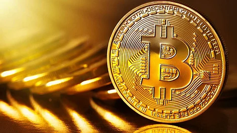 انخفاض سعر عملة بيتكوين الرقمية المشفرة لـ30 ألفًا و818 دولارًا
