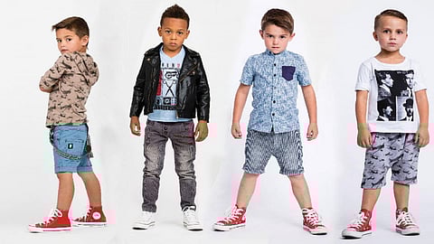 7 نصائح لاختيار أزياء الأطفال تجنبهم الشعور بحرارة الصيف