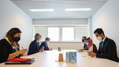 اجتماع الأمير فيصل بن فرحان ومبعوث الأمم المتحدة لسوريا في روما