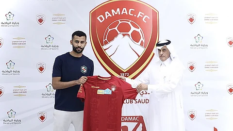 أسامة السليم يرمم دفاع ضمك حتى 2023