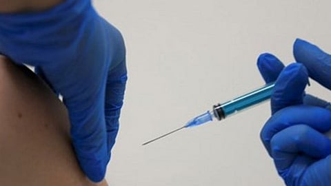 «الصحة»: أخذ اللقاح يمنع مضاعفات كورونا  بنسبة تتجاوز 90%