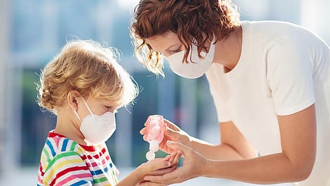 وزارة الصحة: 6 أعراض تجب متابعتها لكشف «كورونا الأطفال»