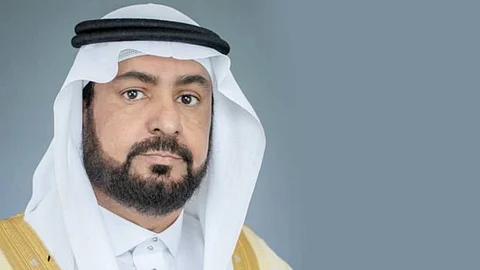 عبدالحميد المالكي يتفقد الثوب الجديد للكعبة المشرَّفة